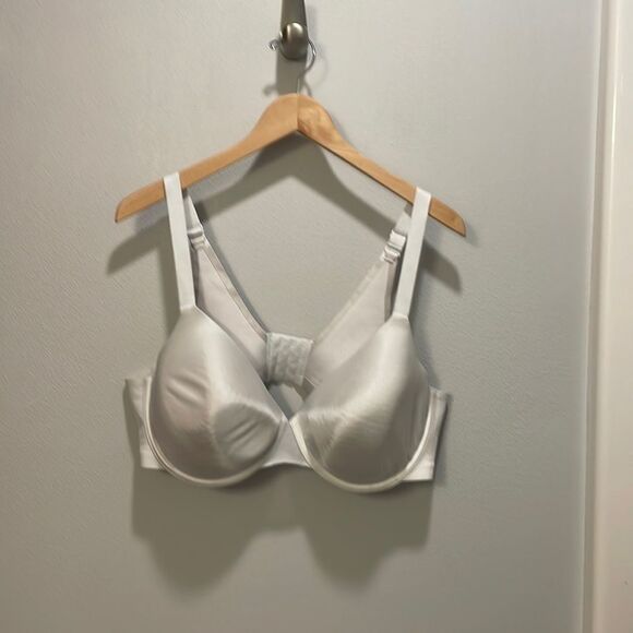 Catherine’s Intimates woman’s white underwire bra - Picture 1 of 6